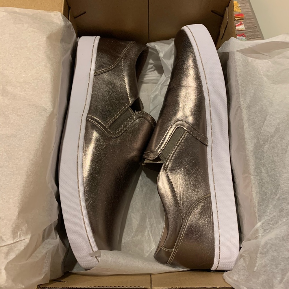 Clark’s slip on metallic shoes!!